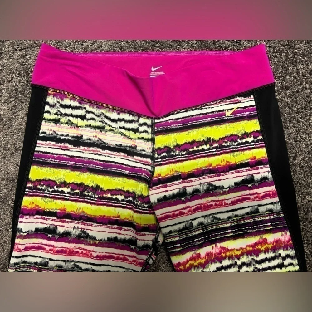 NWT Nike Dry-Fit Mid Rise Training Shorts Capris Womens Size X-Large‎